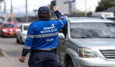 Reducción de tráfico y emisiones en Bogotá con el pico y placa. Conozca las restricciones y tarifas del programa en 2025