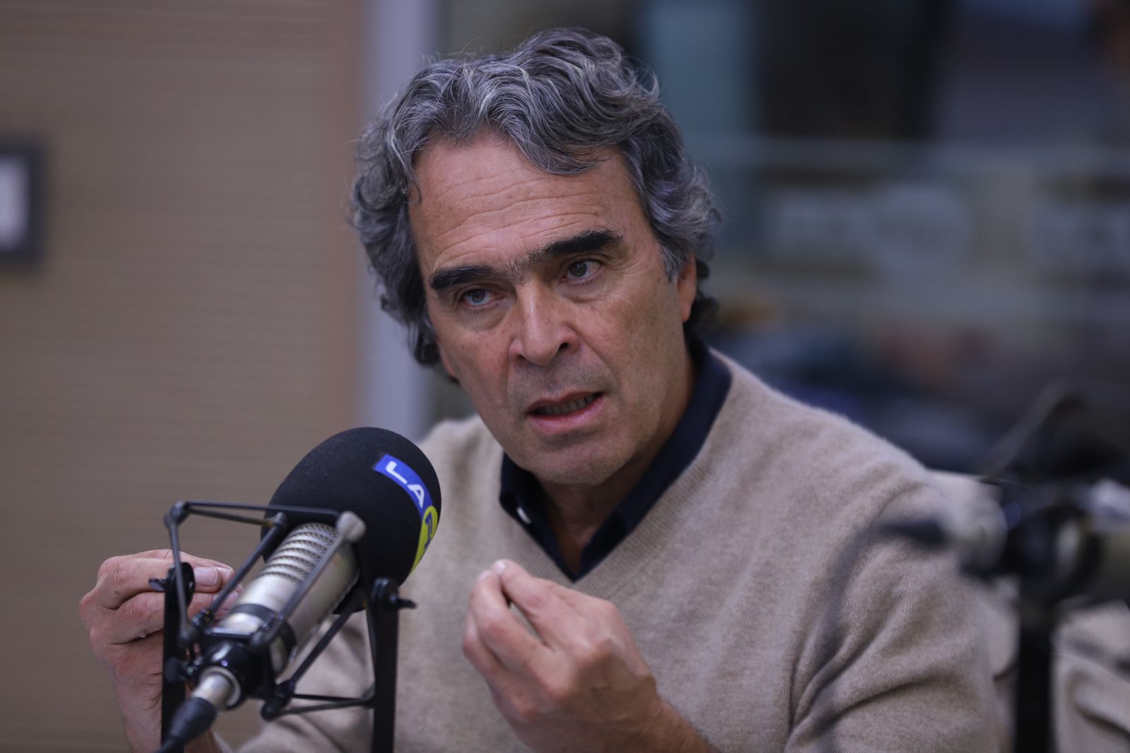 SERGIO FAJARDO promete ir a la PRESIDENCIA sin polarización