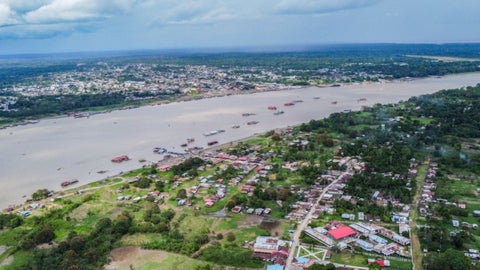 La isla de Santa Rosa de Perú se caracteriza por ser un punto de tránsito constante de personas y mercancías.