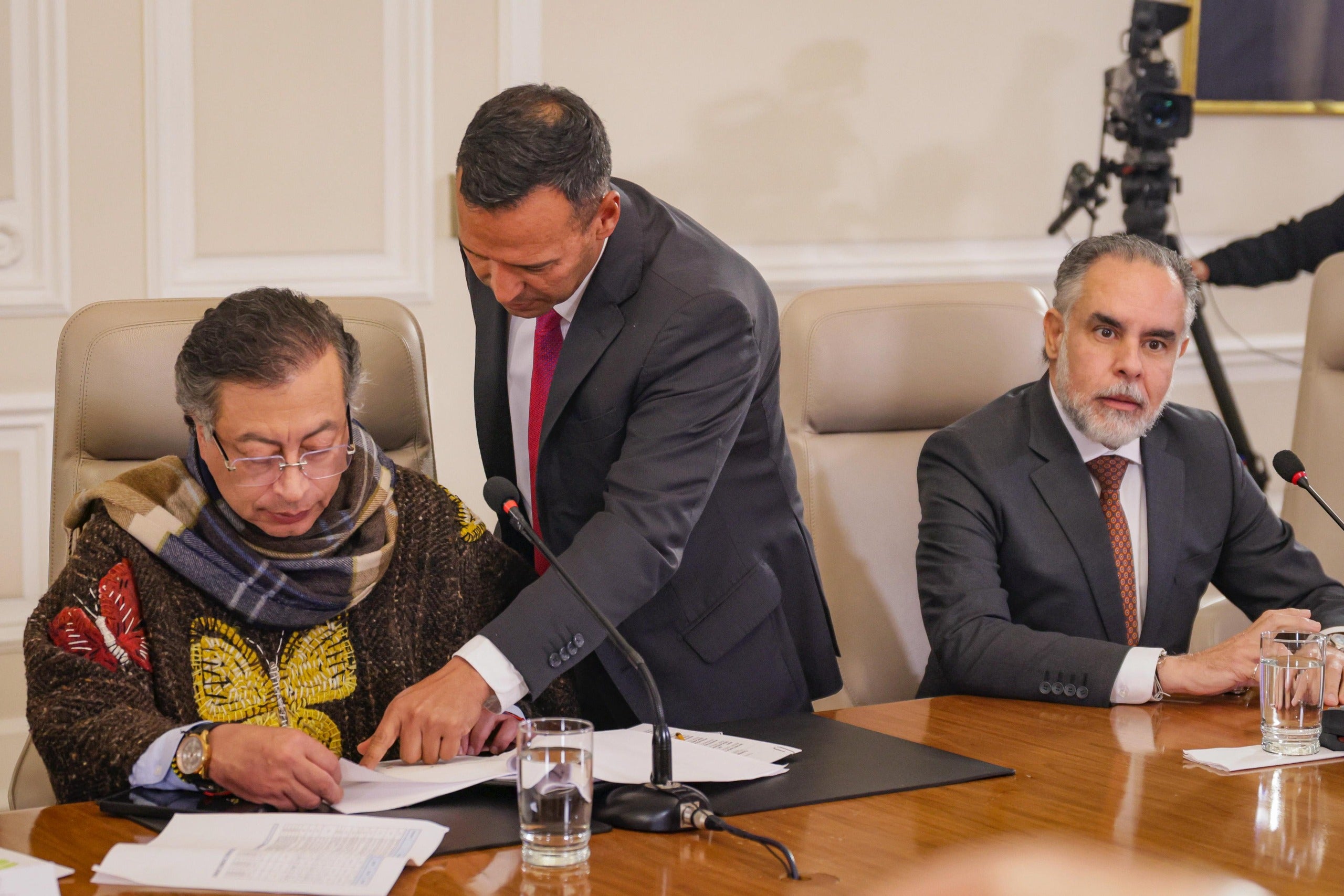 Ministro de Defensa, Pedro Sánchez, y Gustavo Petro