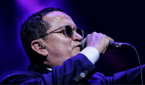 Yuri Buenaventura canta "El Guerrero" en homenaje a Miguel Uribe en la Catedral Primada