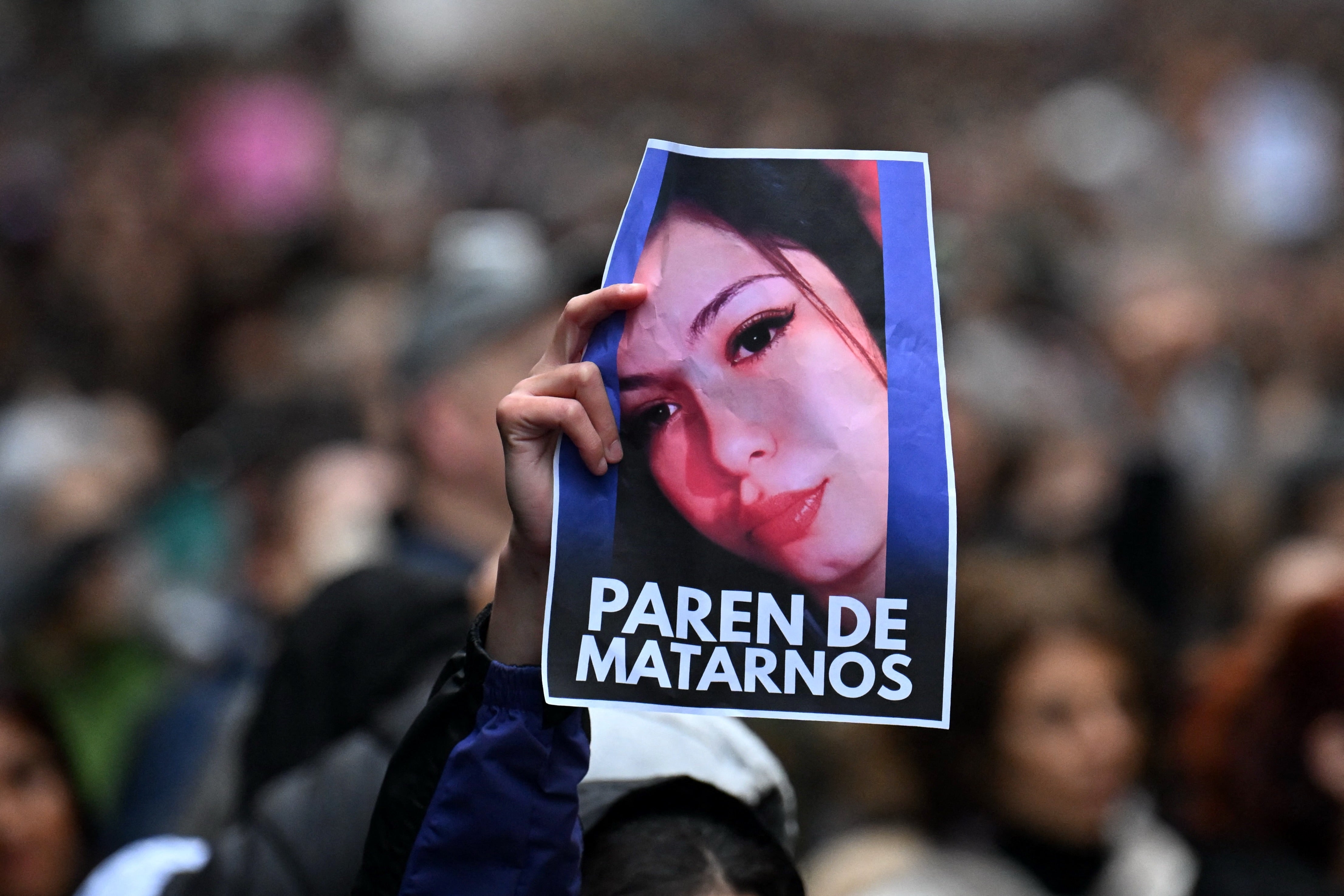 Manifestación por el triple asesinato de jóvenes en Argentina