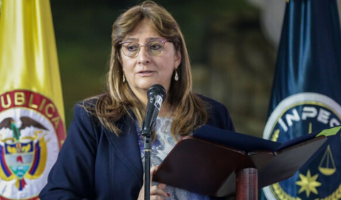 Ángela María Buitrago explica consecuencias legales tras difusión de video íntimo de expareja de cantante BL. Influencer venezolana Isabela Ladera involucrada.