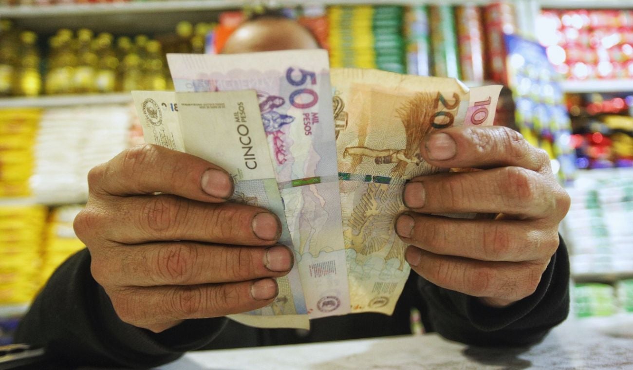El Banco de la República cuenta con un protocolo para recibir billetes en mal estado y reemplazarlos por ejemplares en circulación