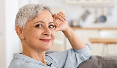 Actriz china Guo Tong se somete a tratamiento de inyecciones para revertir las canas a su color natural. ¿Es posible eliminar las canas por completo?