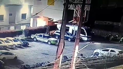 Captura de pantalla de un video en el que se ve un incendio en la estación de Policía de Funza.