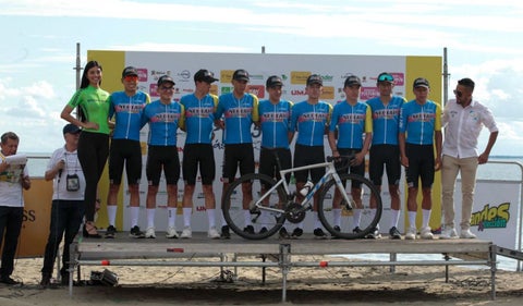 Presentación oficial de equipos del Clásico RCN Sistecrédito 2025 en Apartadó Antioquia. ¡Preparados para la edición 65 con 18 equipos y 170 ciclistas!