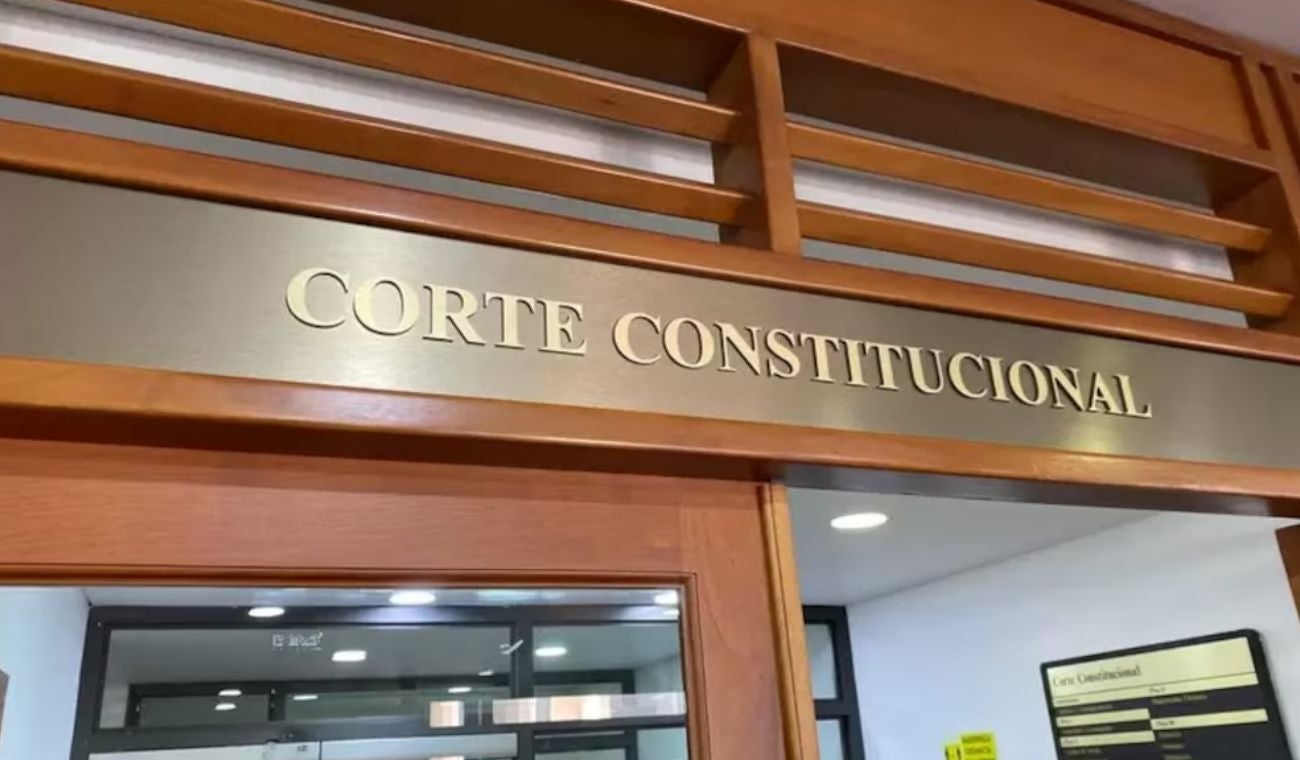 El abogado constitucionalista Óscar Ortiz habla sobre la importancia de la independencia de la Corte Constitucional en Colombia y su papel en la defensa de la democracia y los derechos humanos