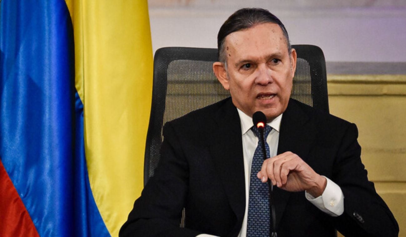 El senador Efraín Cepeda confirma su candidatura presidencial y revela cómo ha derrotado a Petro en entrevista con La FM