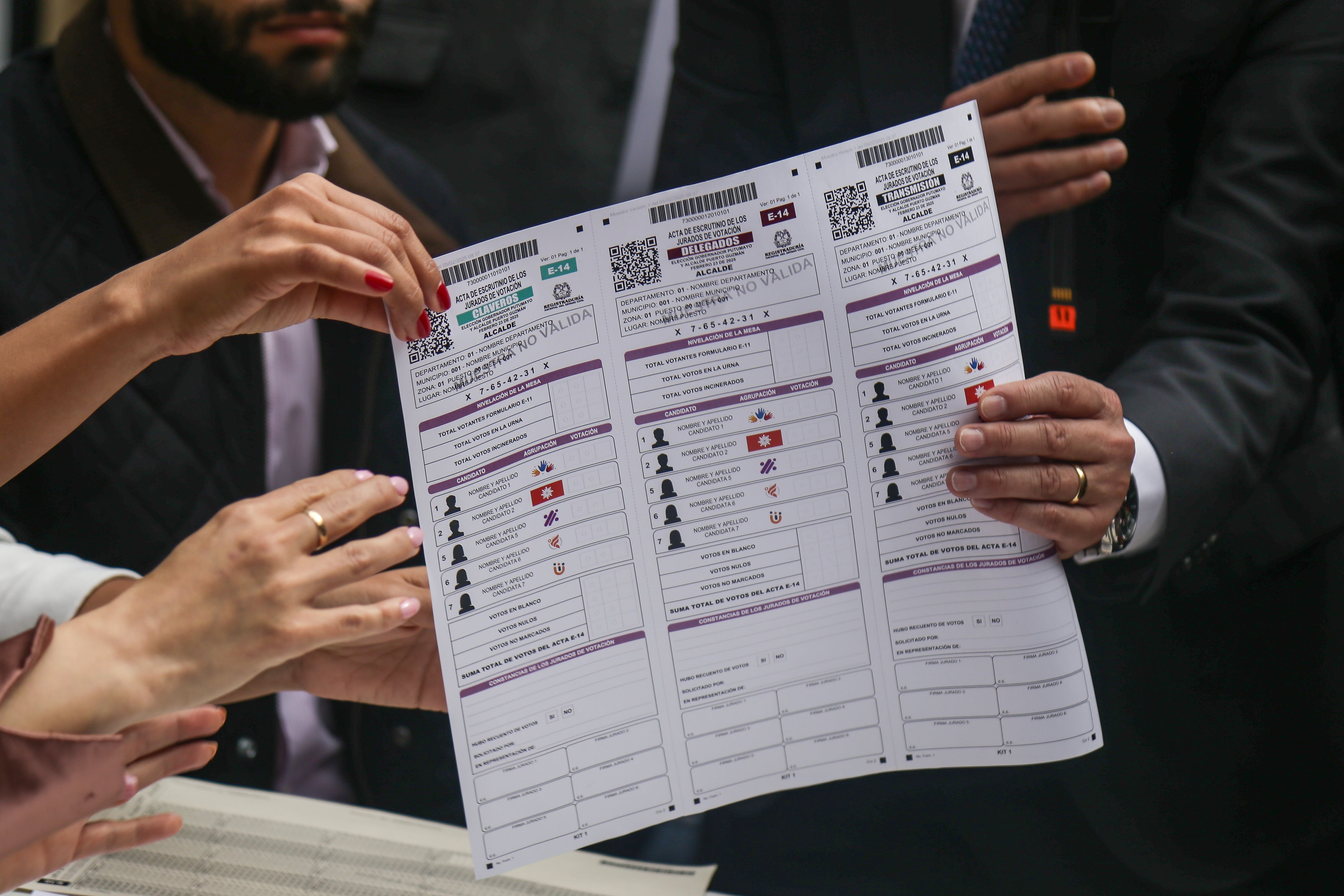 69 colombianos buscan avalar su candidatura para elecciones presidenciales de 2026