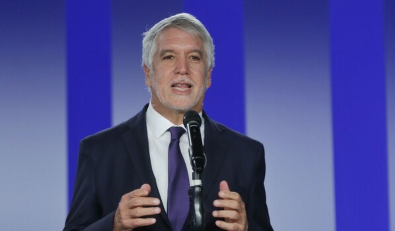 Enrique Peñalosa rechaza propuesta de asamblea constituyente y enfatiza en prioridades de seguridad y lucha contra grupos armados