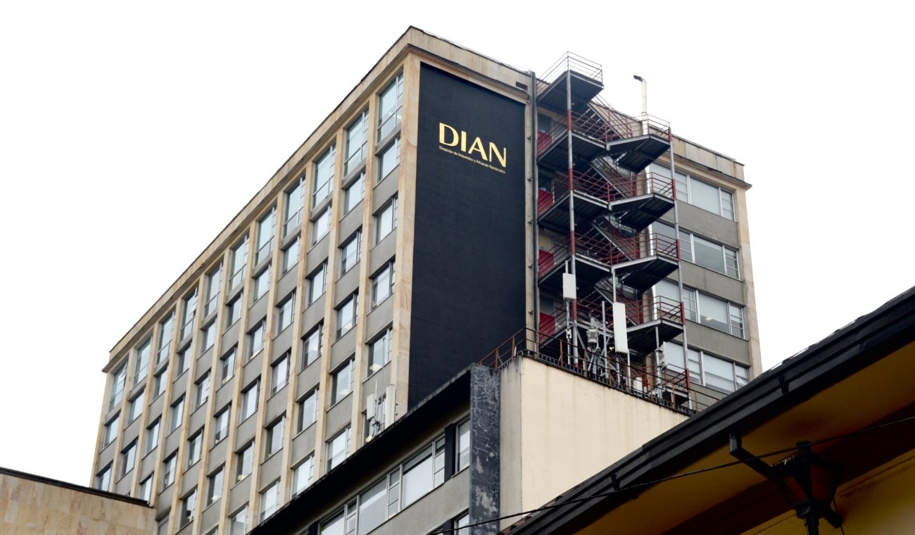 DIAN SUBASTA LOTE en condominio campestre con precio inicial de  MILLONES