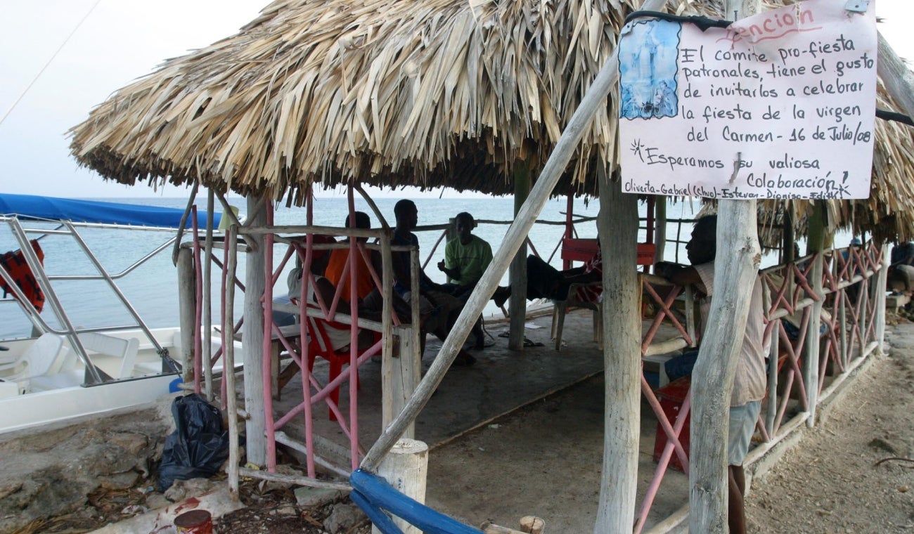 Dónde se encuentra la ISLA COLOMBIANA en la que NO SE USA DINERO y cómo llegar