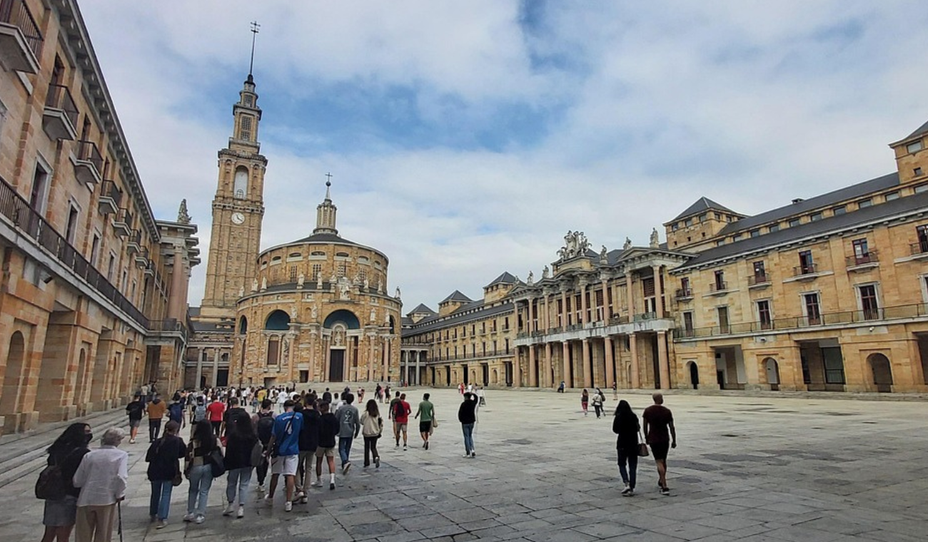 Estudiantes colombianos pueden acceder a la beca Chevening para formarse en universidades del Reino Unido.