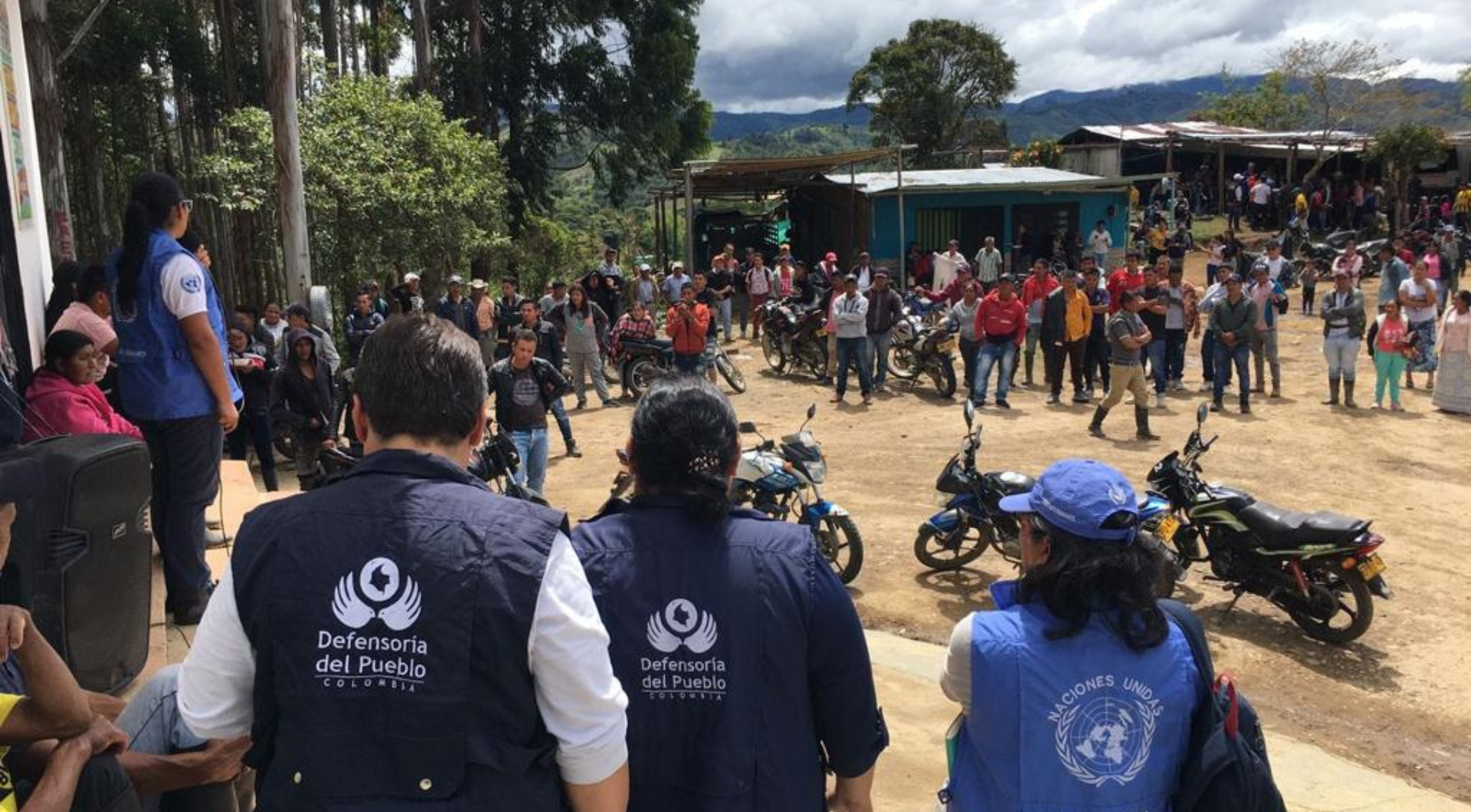 Desplazamientos masivos en Anorí, Antioquia debido a disputas entre grupos armados. Defensoría del Pueblo pide atención inmediata a víctimas.