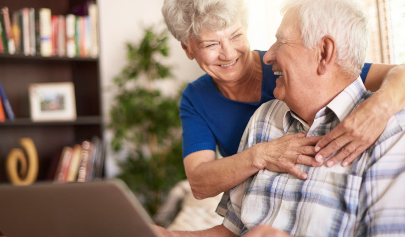 Pensionados que reciben un salario mínimo en 2025 pagan 56,940 pesos al mes por salud.