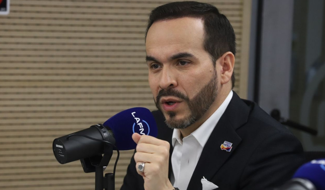 Abelardo De La Espriella solicita a la CPI investigar a Gustavo Petro por crímenes de lesa humanidad y genocidio tras asesinato de Miguel Uribe Turbay.