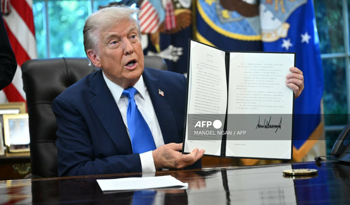 Trump anuncia ataque letal contra barco de narcotraficantes en el Caribe.