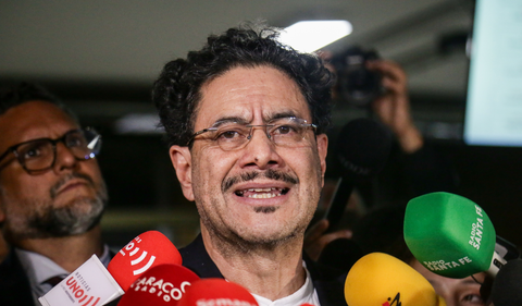 Senador Iván Cepeda descarta alianza con Carolina Corcho para ganar consulta presidencial del Pacto Histórico. Competirán en urnas el próximo 26 de octubre.