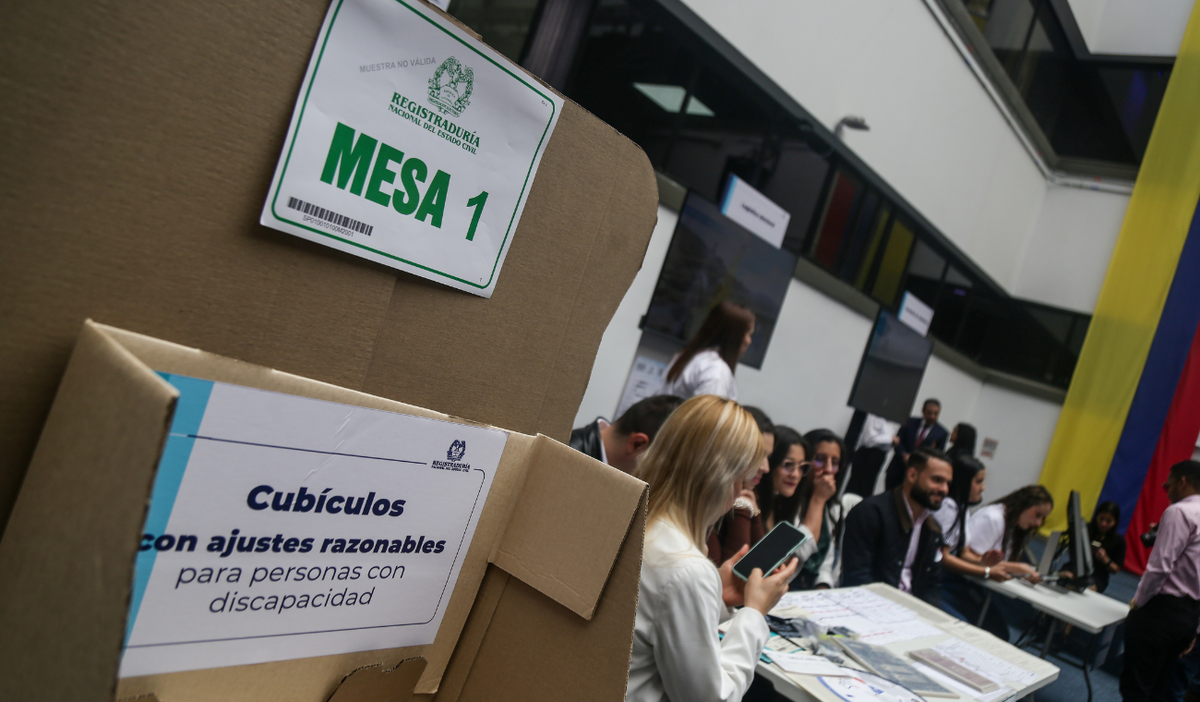 La directora de la MOE, Alejandra Barrios, alerta sobre la intensificación de la violencia política en Colombia a pocos meses de las elecciones 2026.