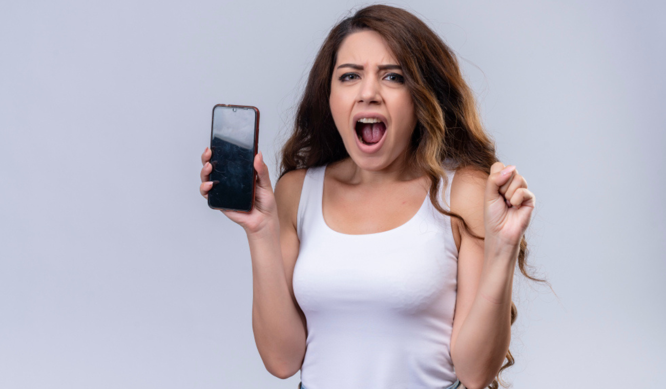 Usar cargadores certificados es clave para prolongar la vida útil de la batería del celular.