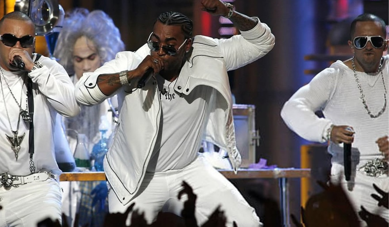 El cantante puertorriqueño Don Omar anuncia su retiro definitivo de los escenarios tras más de dos décadas de éxito en el reguetón. Prepara un último disco de éxitos y una gira internacional de despedida.