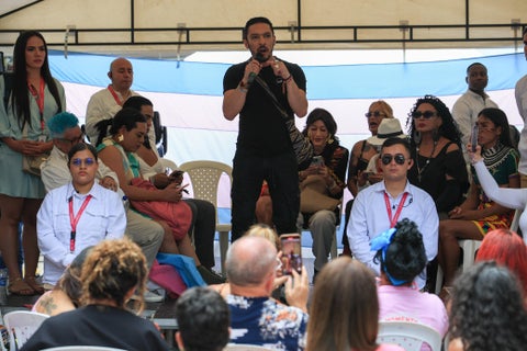Imagen del Ministerio de la Igualdad en la que se ve al ministro Juan Carlos Florián pronunciando un discurso en un evento en Medellín