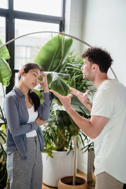 Las microinfidelidades: pequeños gestos que pueden minar la confianza en la pareja.