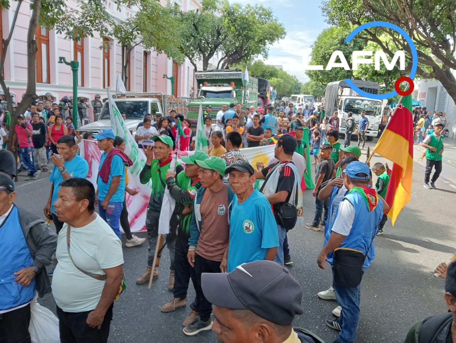 Protesta pacífica de indígenas Barí en Cúcuta exige cumplimiento de sentencia T052 de 2017. Comunidad espera respuesta del presidente Gustavo Petro.