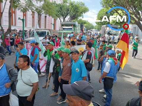 Protesta pacífica de indígenas Barí en Cúcuta exige cumplimiento de sentencia T052 de 2017. Comunidad espera respuesta del presidente Gustavo Petro.