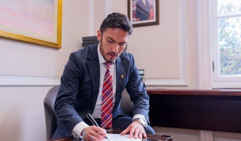 El ministro Juan Carlos Florián habla sobre la cancelación de su visa por parte de Estados Unidos, tras asistir a una manifestación con el presidente Gustavo Petro en New York. Orgulloso de presenciar el discurso de Petro ante la ONU