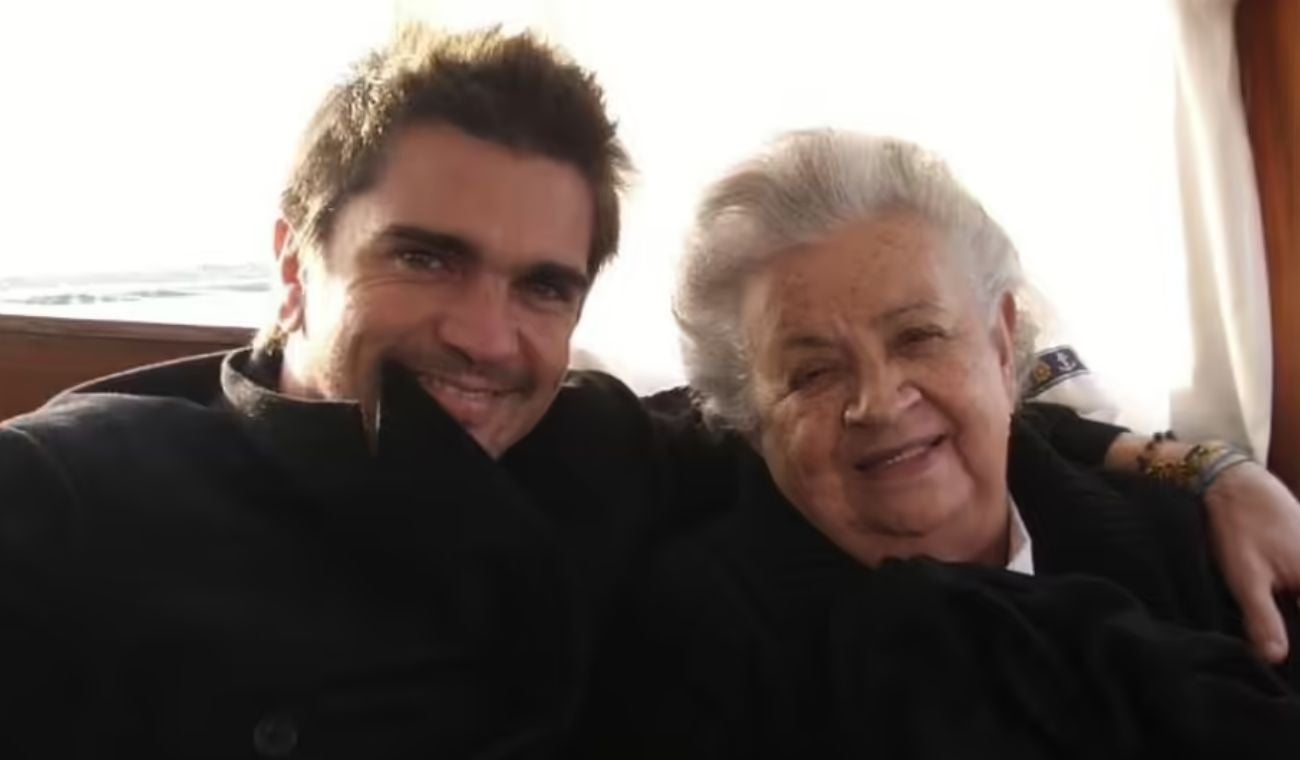 El amor de Juanes hacía su mamá siempre fue notorio; el artista reveló en 2021, un tatuaje que se hizo en el brazo derecho
