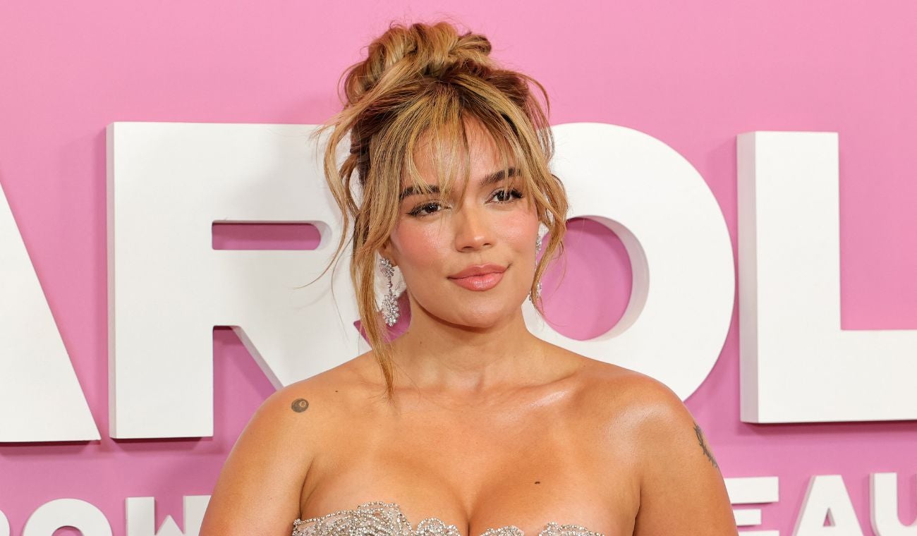 Karol G sorprende a sus fans en Medellín con un concierto improvisado en el Pueblito Paisa