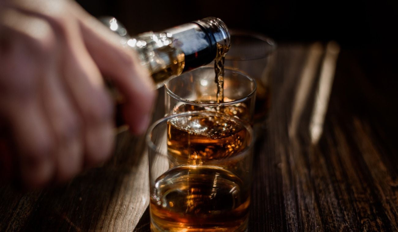 Jaime Avendaño, director territorial de la SAE en el Caribe, confirma uso ilegal de inmueble para elaboración de licor adulterado en Barranquilla