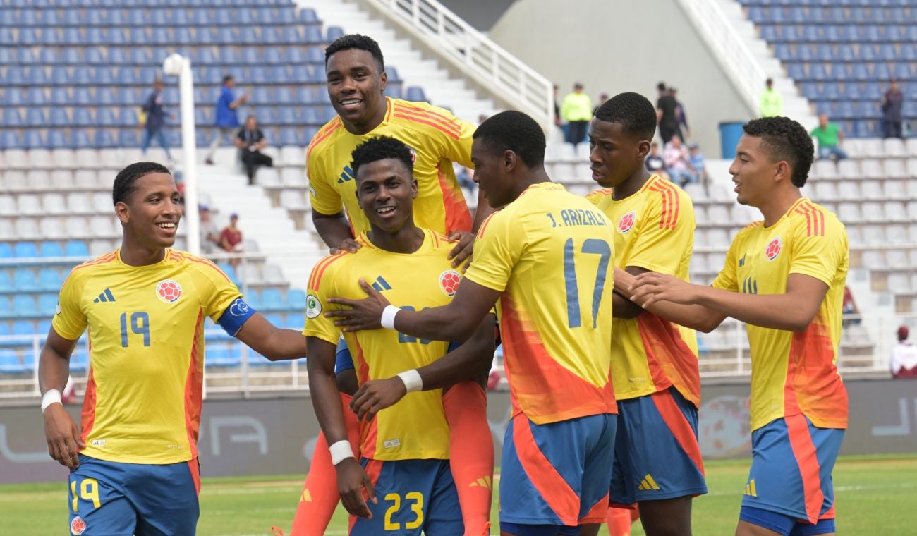 Colombia vence a Nigeria en un emocionante partido del Mundial Sub 20 en Chile. Kener González marca la diferencia con un gol clave. La tricolor se prepara para enfrentar a Sudáfrica en los octavos de final.