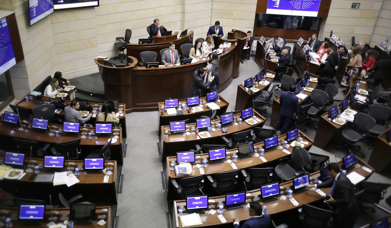 Magistradas del CNE suspenden sanción a senadores cercanos a Petro para elección de magistrado de la Corte Constitucional.