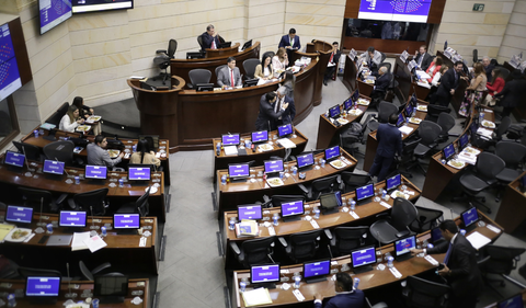 Magistradas del CNE suspenden sanción a senadores cercanos a Petro para elección de magistrado de la Corte Constitucional.