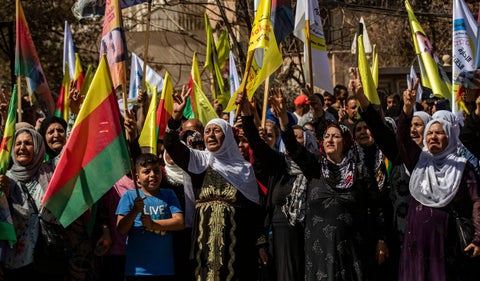 Bombardeo en el norte de Siria deja siete civiles muertos, incluidos dos niños, en enfrentamientos entre fuerzas gubernamentales y Fuerzas Democráticas Sirias lideradas por los kurdos