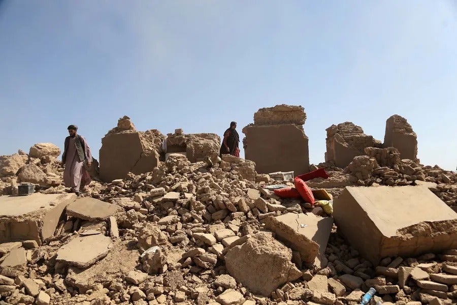Al menos 600 personas han muerto y unas 2.000 han resultado heridas después de un fuerte terremoto de magnitud 6,0.