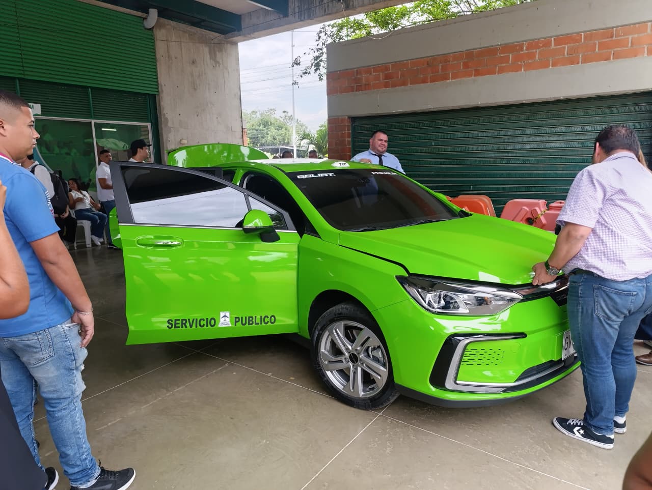 El anuncio se hizo en el marco del Showroom nacional de taxis eléctricos.
