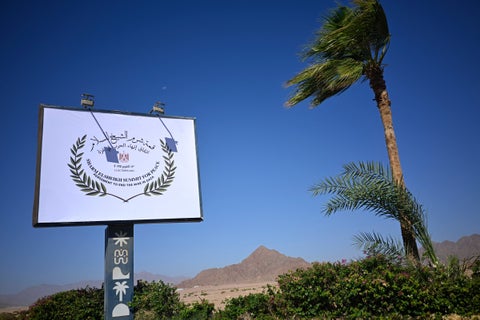 Egipto se prepara para la ceremonia de la firma del plan de paz para Gaza.