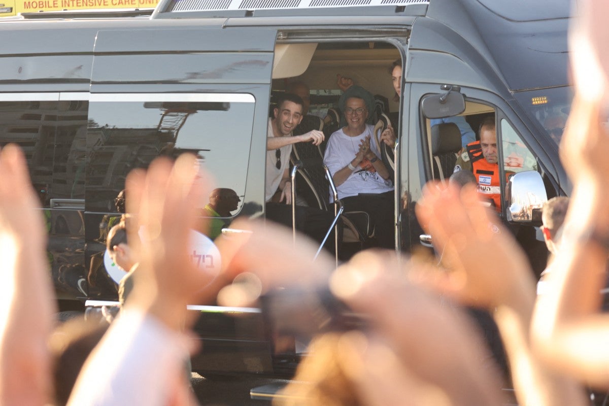 En Tel Aviv celebran la liberación de los rehenes vivos de Gaza.