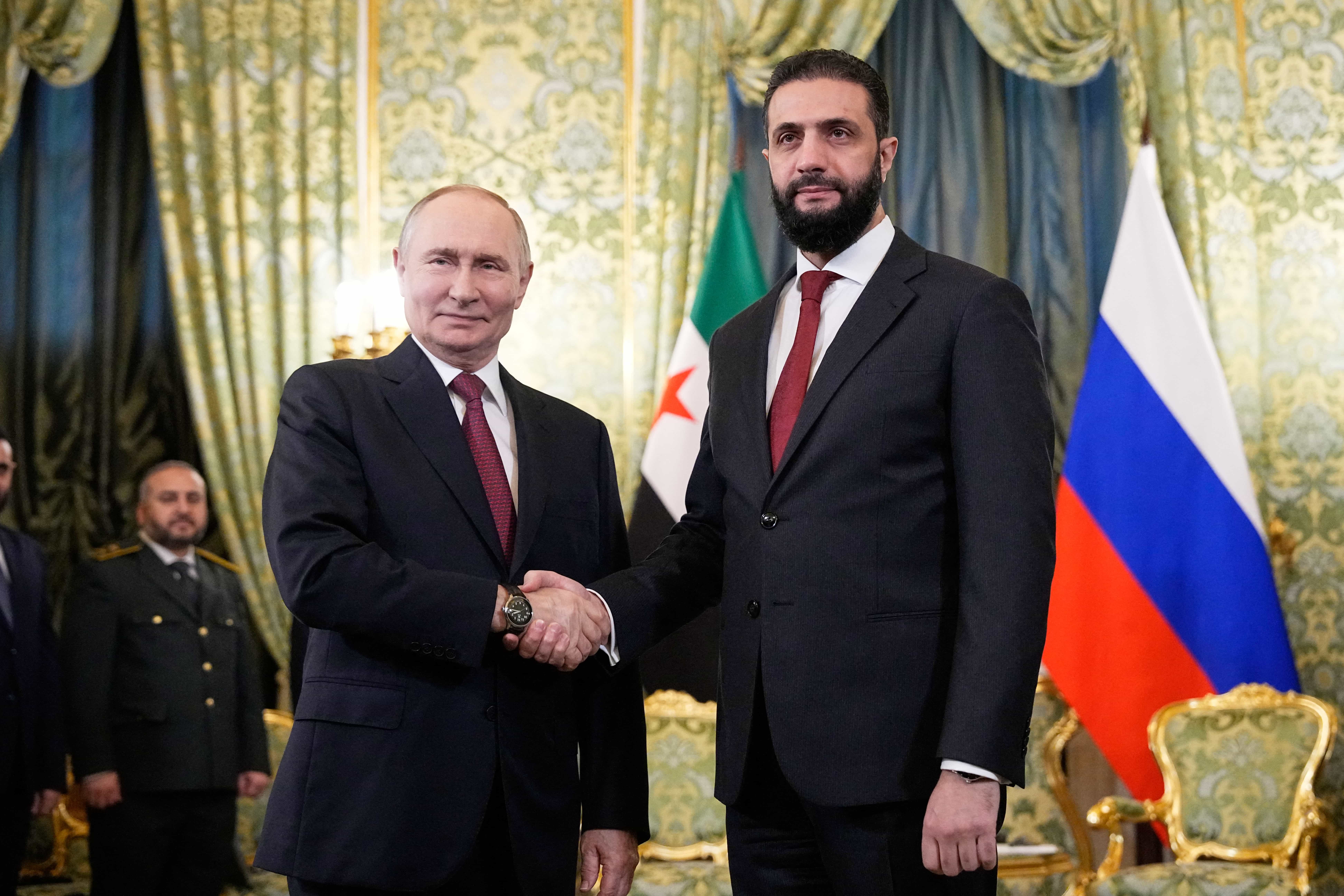 El presidente ruso, Vladimir Putin, y el presidente interino sirio, Ahmed al-Sharaa