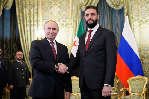 El presidente ruso, Vladimir Putin, y el presidente interino sirio, Ahmed al-Sharaa
