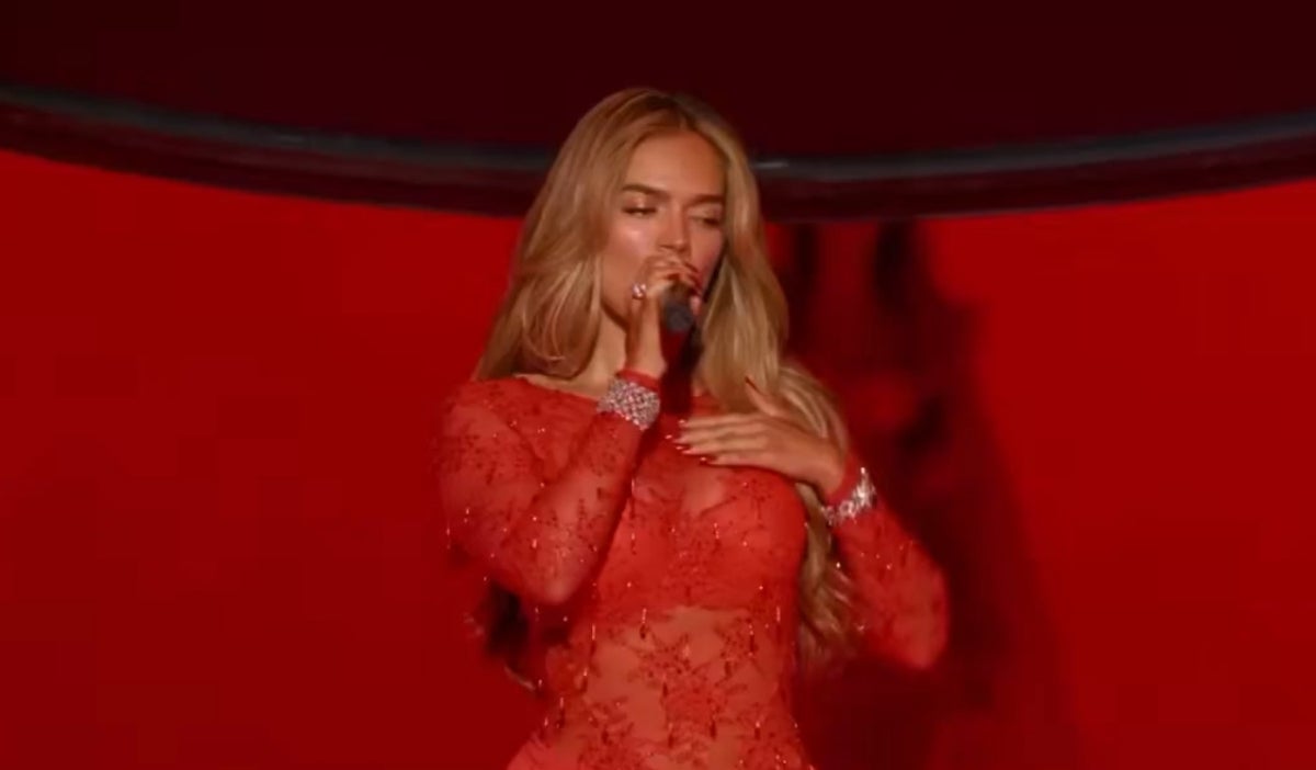 Así fue la presentación de Karol G en el fashion show de Victoria’s Secret 2025