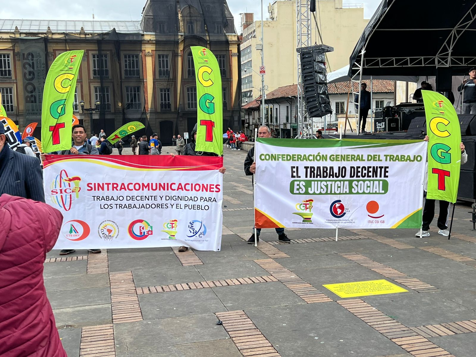Plantón sindical en Bogotá respalda reforma a la salud y demandas sociales. Movilización pacífica frente a la Corte Constitucional.