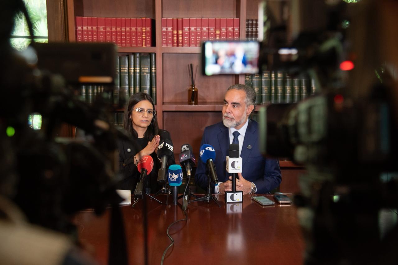 Ministro del Interior y directora del Dapre