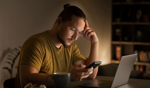 Falla de Amazon Web Services afecta múltiples plataformas en línea: desde Airbnb hasta Roblox.