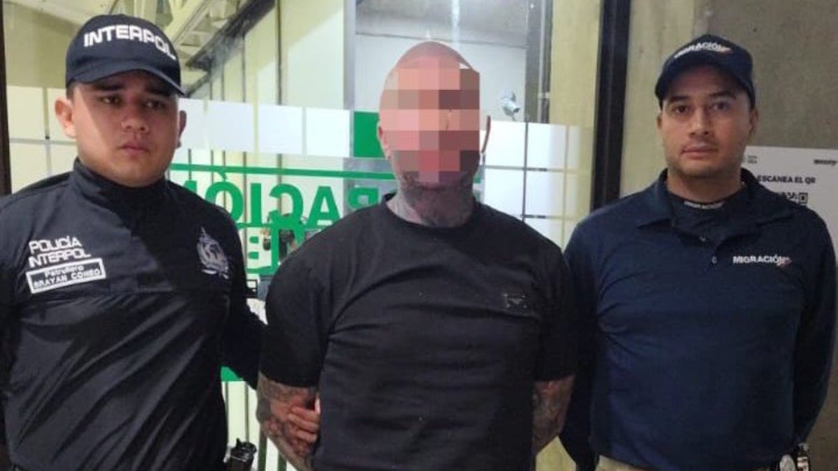 capturado estadounidense con circular roja de INTERPOL