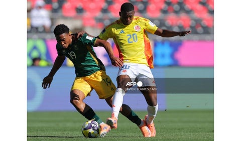 Colombia complica a Sudáfrica; Néiser falla y el VAR dice no